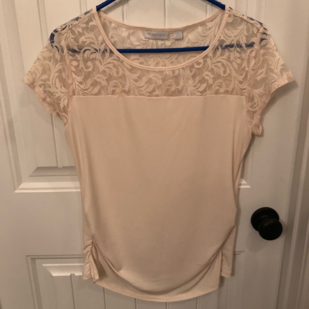 NWT MEDIUM NEW YORK & COMPANY CREAM LACE TOP